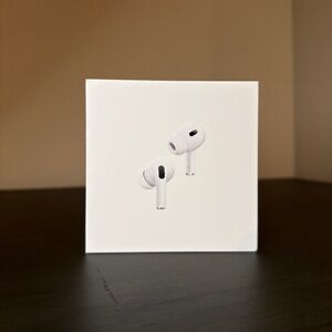 Apple AirPods Pro 2nd Gen with MagSafe Case – Like New
